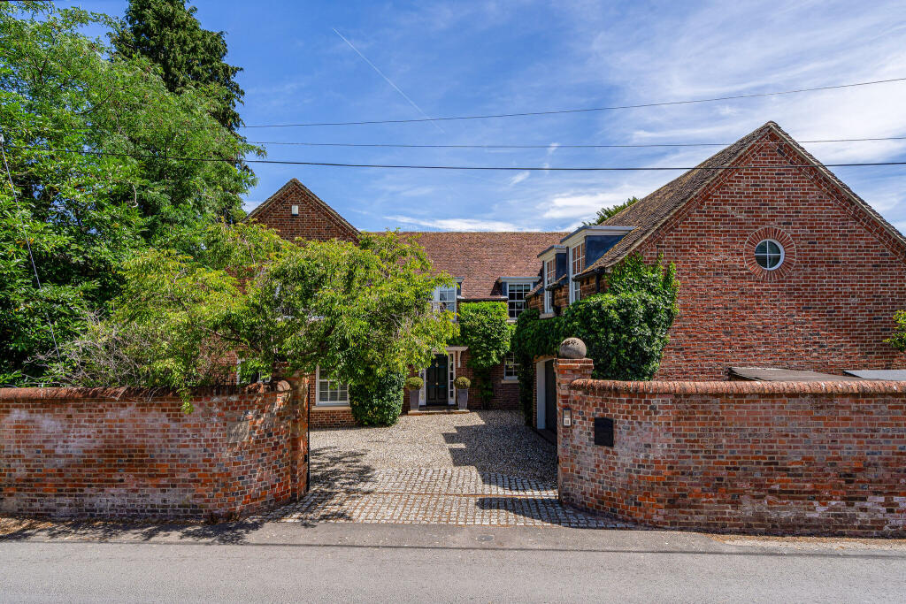 Main image of property: High Street, Newbury, RG20