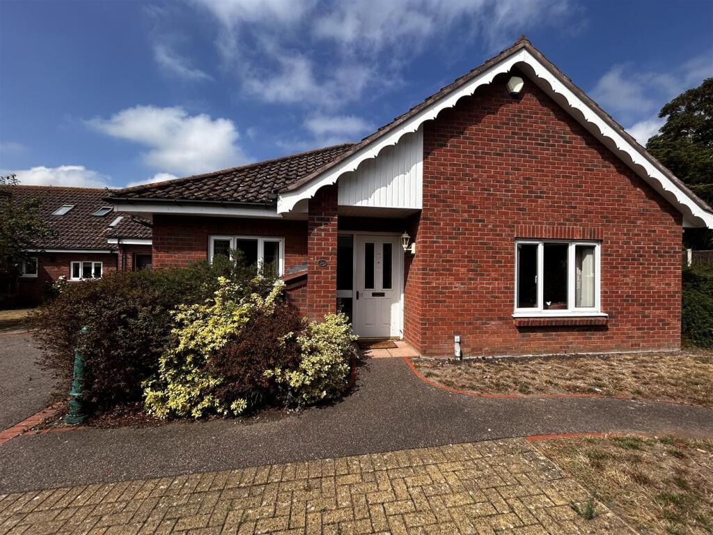Main image of property: Lowestoft Road, Reydon