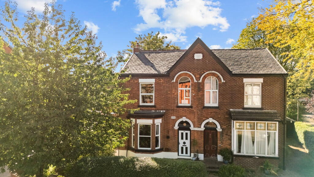 Main image of property: Stockport Road, Hyde, SK14 5QG