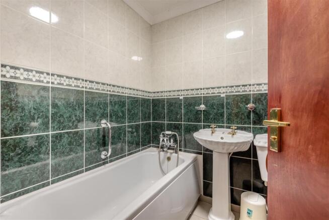 8672402-interior38.jpg
