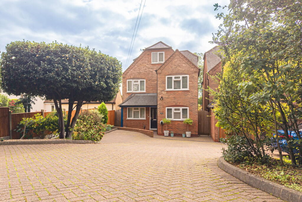 Main image of property: Birchfield Road, Redditch, B97 4NB
