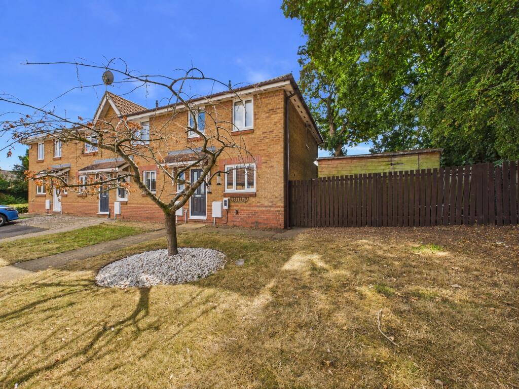 Main image of property: Oak Grove, Daventry, NN11 0XG