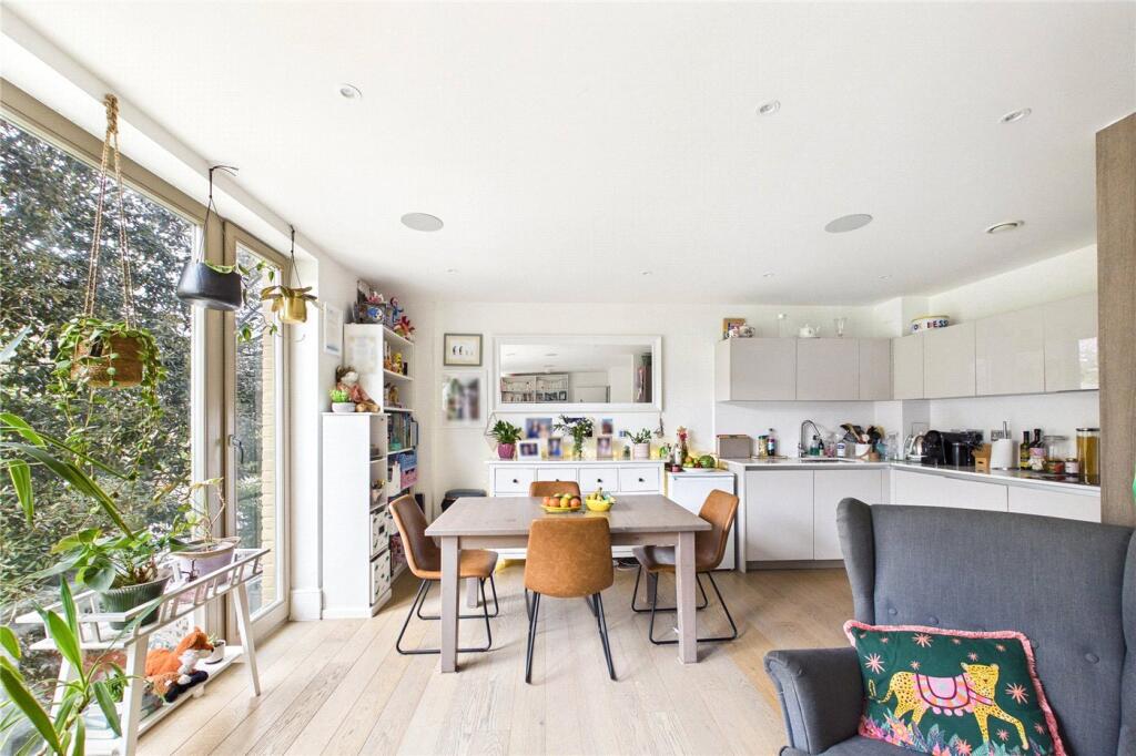 Main image of property: Thurlow Park Road, London, SE21