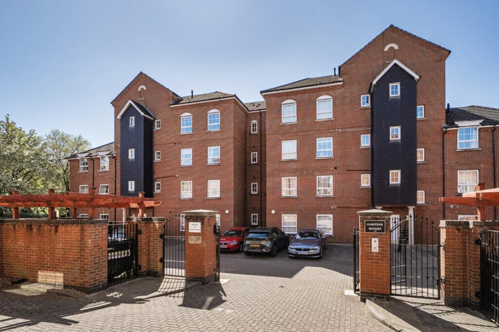 Main image of property: Hunters Wharf, Katesgrove Lane, Reading, Berkshire, RG1