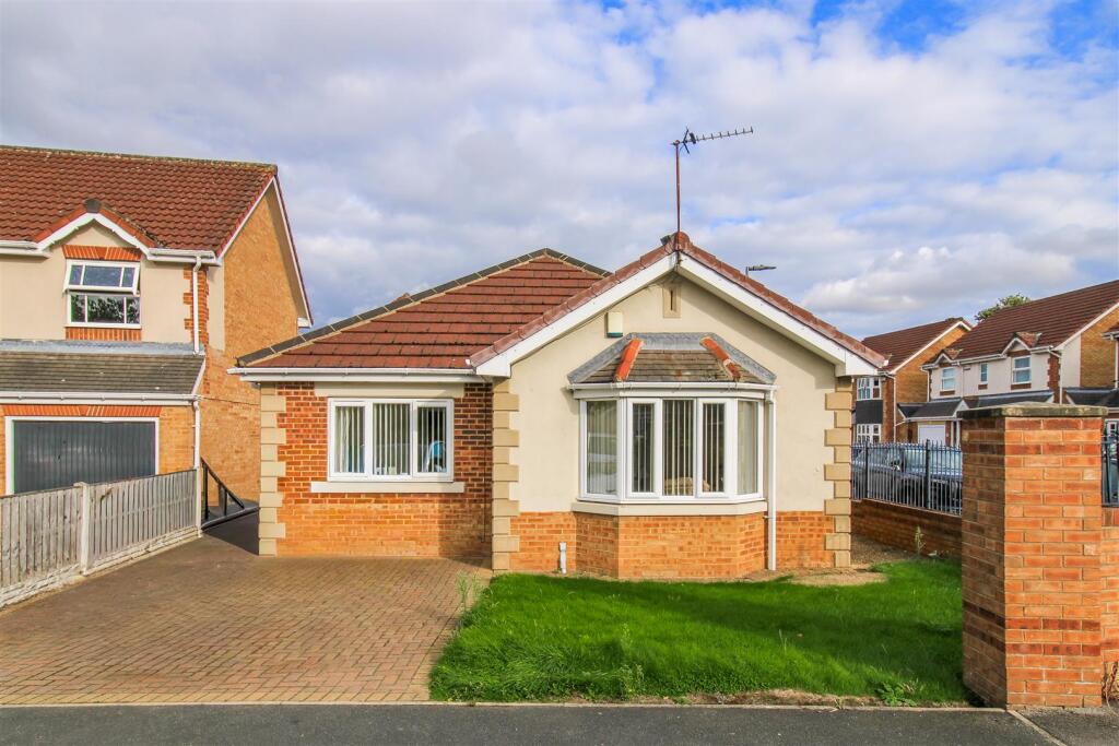 Main image of property: Redhill Chase, Castleford