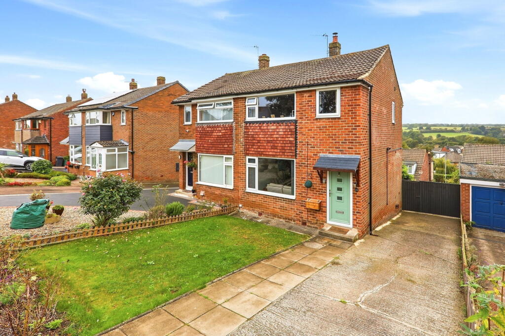 Main image of property: Moseley Wood Walk, Cookridge, Leeds, LS16 7HG