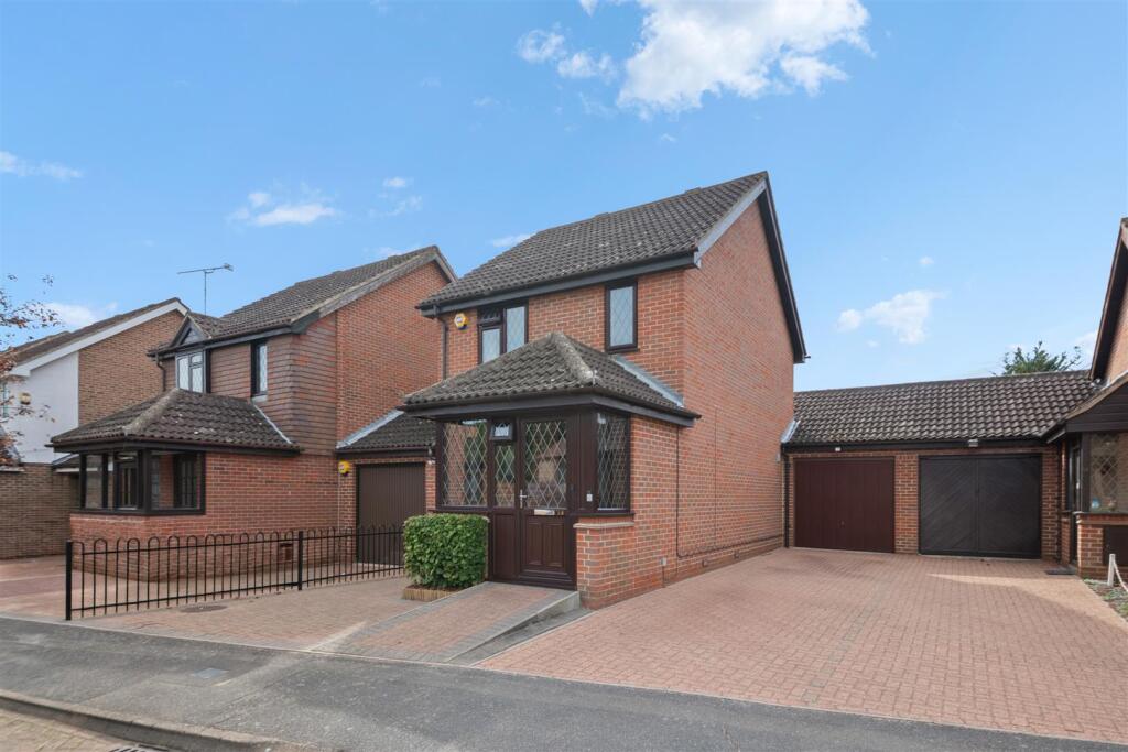 Main image of property: Fossdyke Close, Hayes