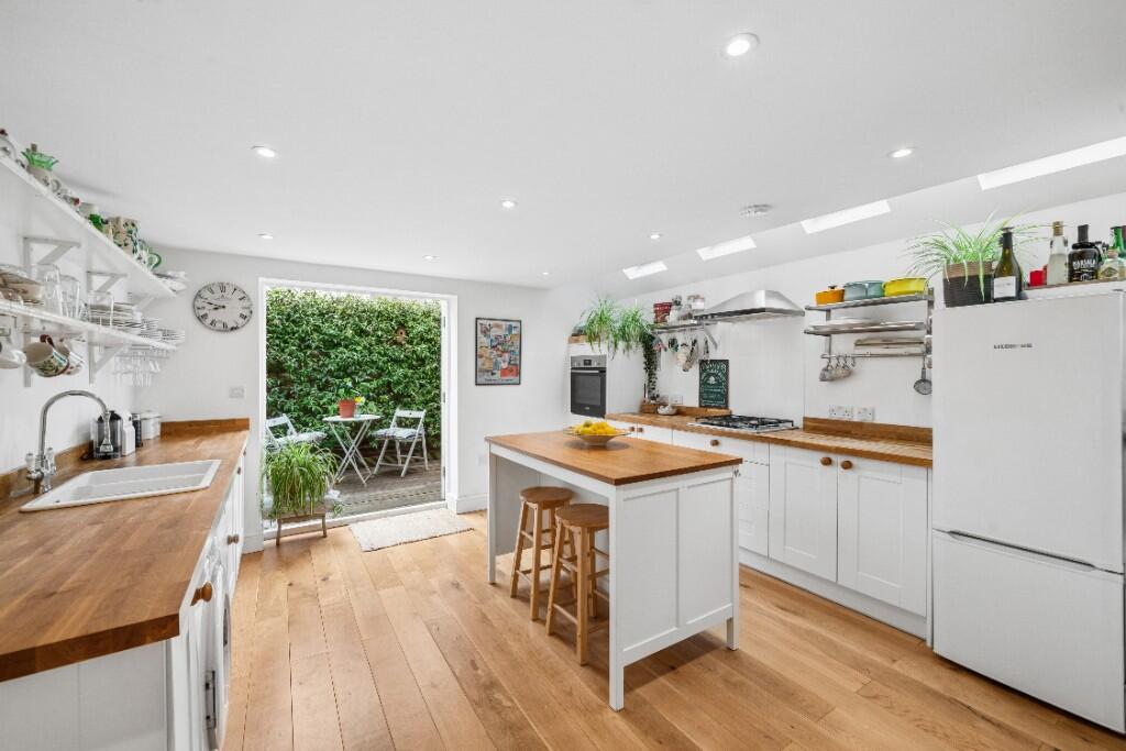 Main image of property: Thorne Passage, London, SW13