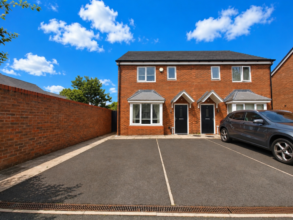 Main image of property: Wapentake Gradens,Ettingshall, WV2