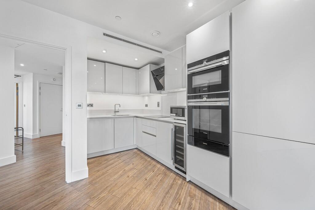 Main image of property: Wiverton Tower, 
4 New Drum Street, E1