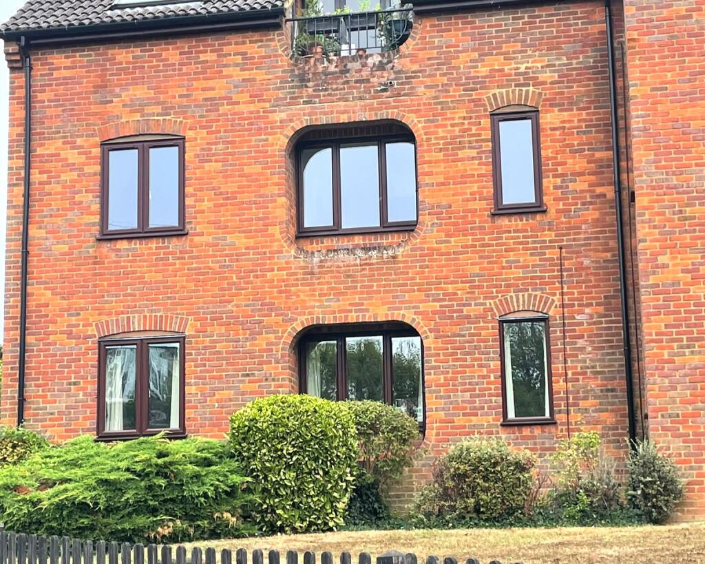 Main image of property: Hollybush Lane,
Harpenden,
AL5 4BH