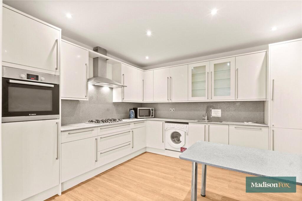 Main image of property: High Road, Chigwell, Essex, IG7