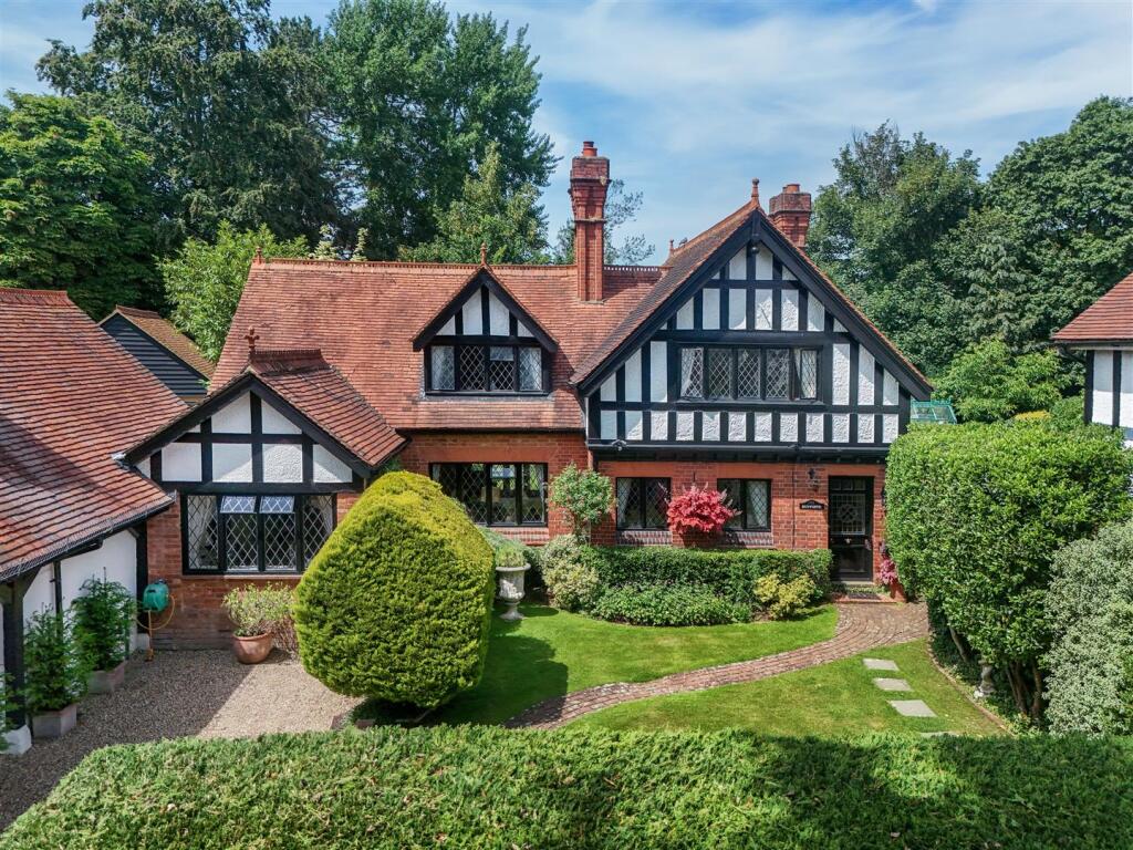 Main image of property: Thicket Grove, Newlands Drive, Maidenhead, SL6