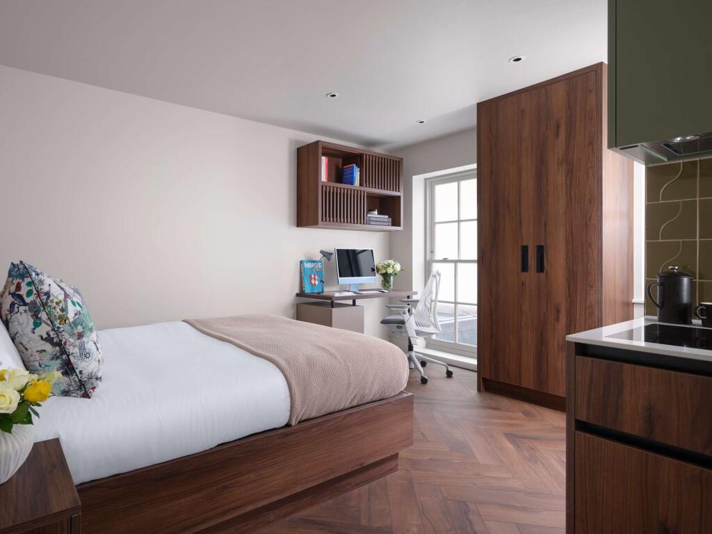 Main image of property: England SW7 2ED London, GBR