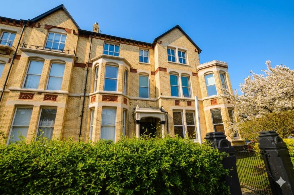 Main image of property: 21 Princes Avenue 