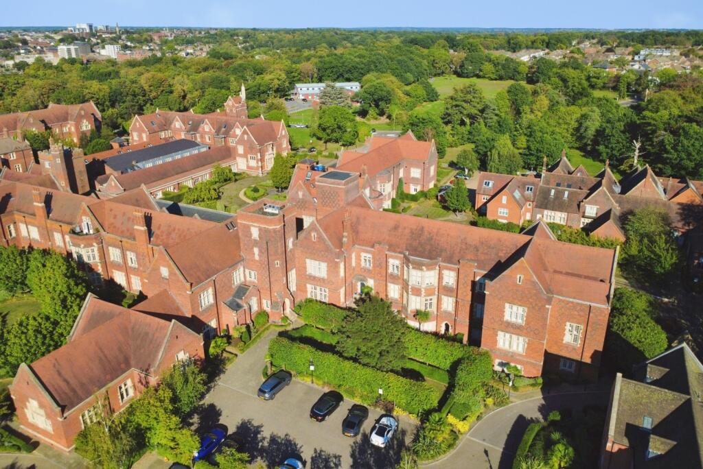 Main image of property: The Galleries, BRENTWOOD, Essex, CM14