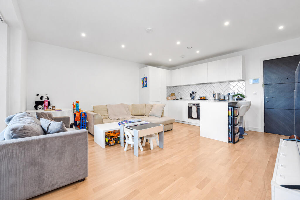 Main image of property: Flat 42 Edwin House, 2 Accolade Avenue, Southall, UB1 1FS