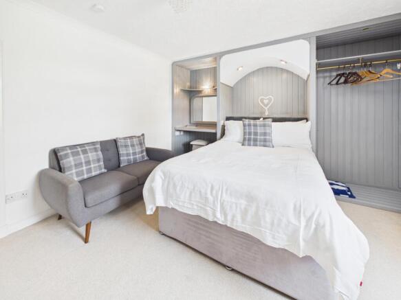 CAM03185G0-PR0159-STILL027