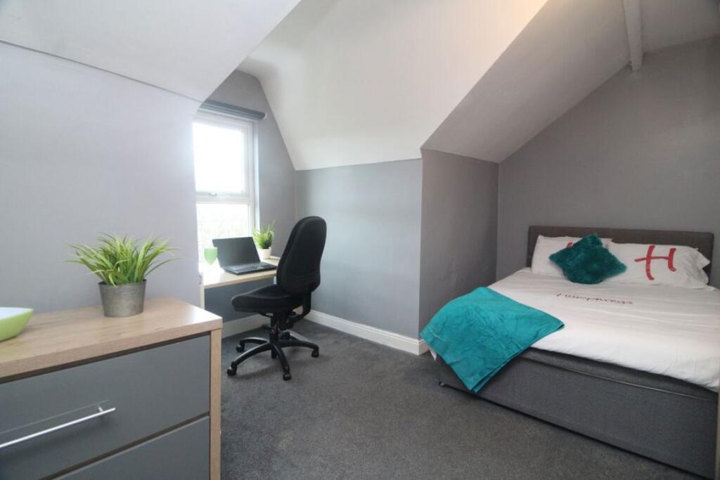 Main image of property: Sharrowvale Road, S11