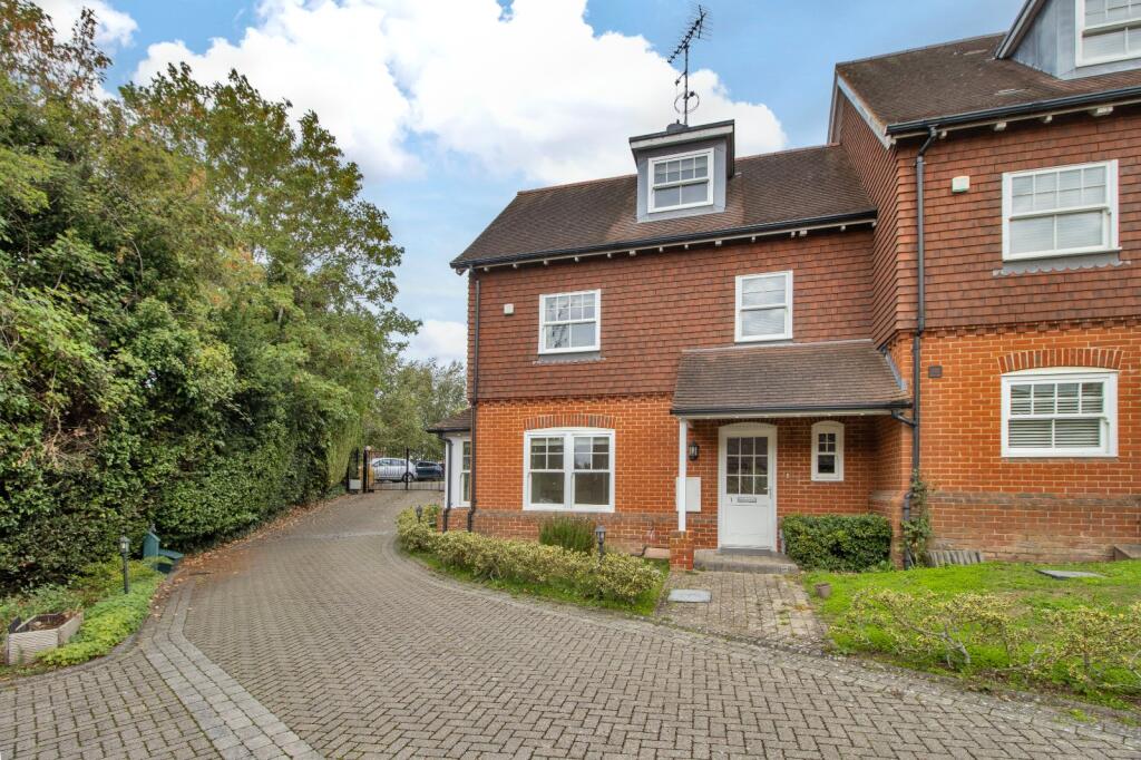 Main image of property: Oak Tree Close, Sevenoaks, Kent, TN13