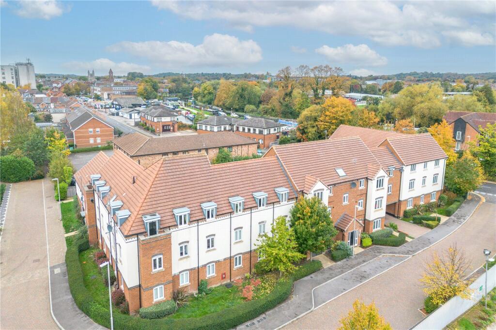 Main image of property: Carpenters Close, Newbury, Berkshire, RG14