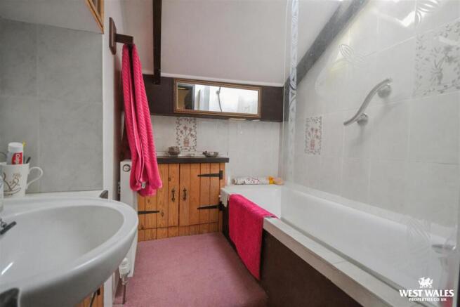Main House - Family Bathroom
