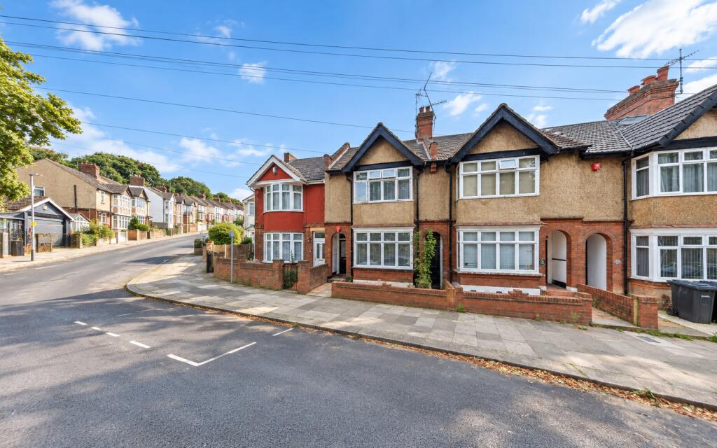 Main image of property: Kingston Road, Luton