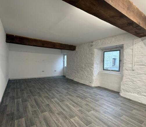 An example studio when empty.  400 sqft, light, characterful