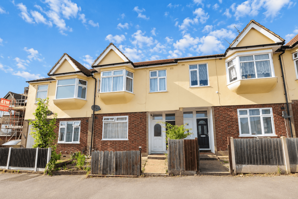 Main image of property: HORNCHURCH, RM11