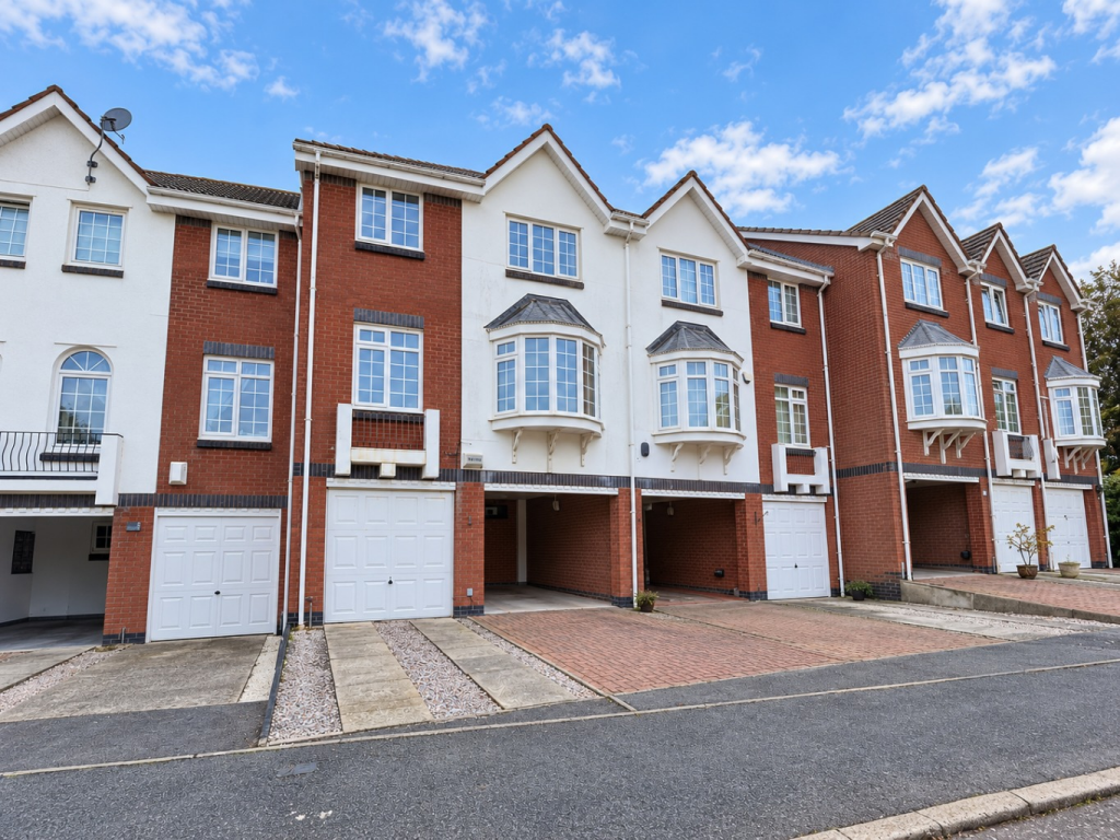 Main image of property: Windsor Court, Oxford Road, Southport, Merseyside, PR8 2JJ