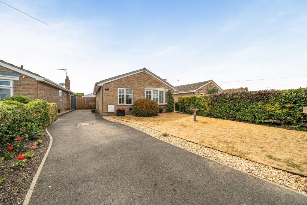 Main image of property: Shillbrook Avenue, Carterton, Oxfordshire, OX18