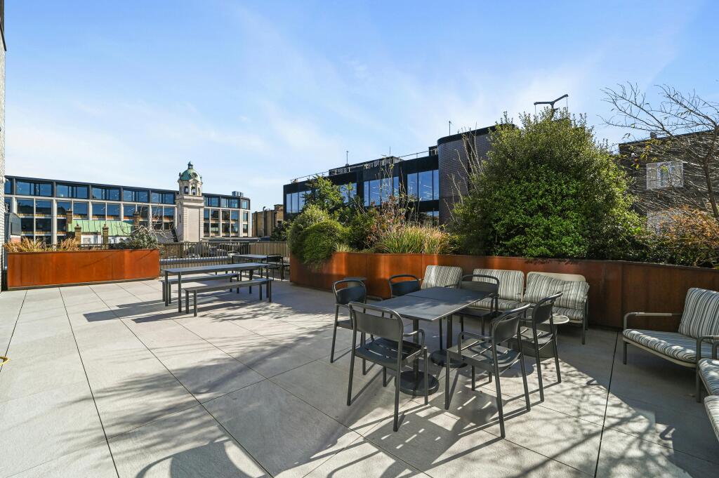 HTBC10WhiteLionStreet32.JPG