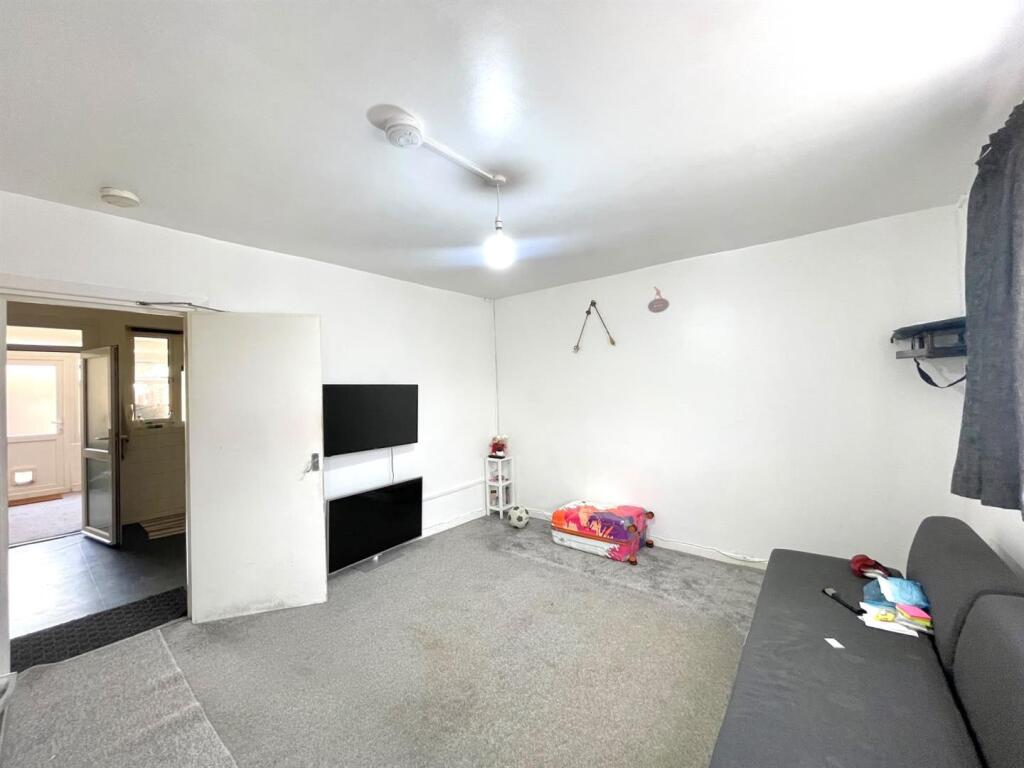Main image of property: 4 Bedroom House to Let, Walthamstow, Sutton Road, E17 - £2700 PCM
