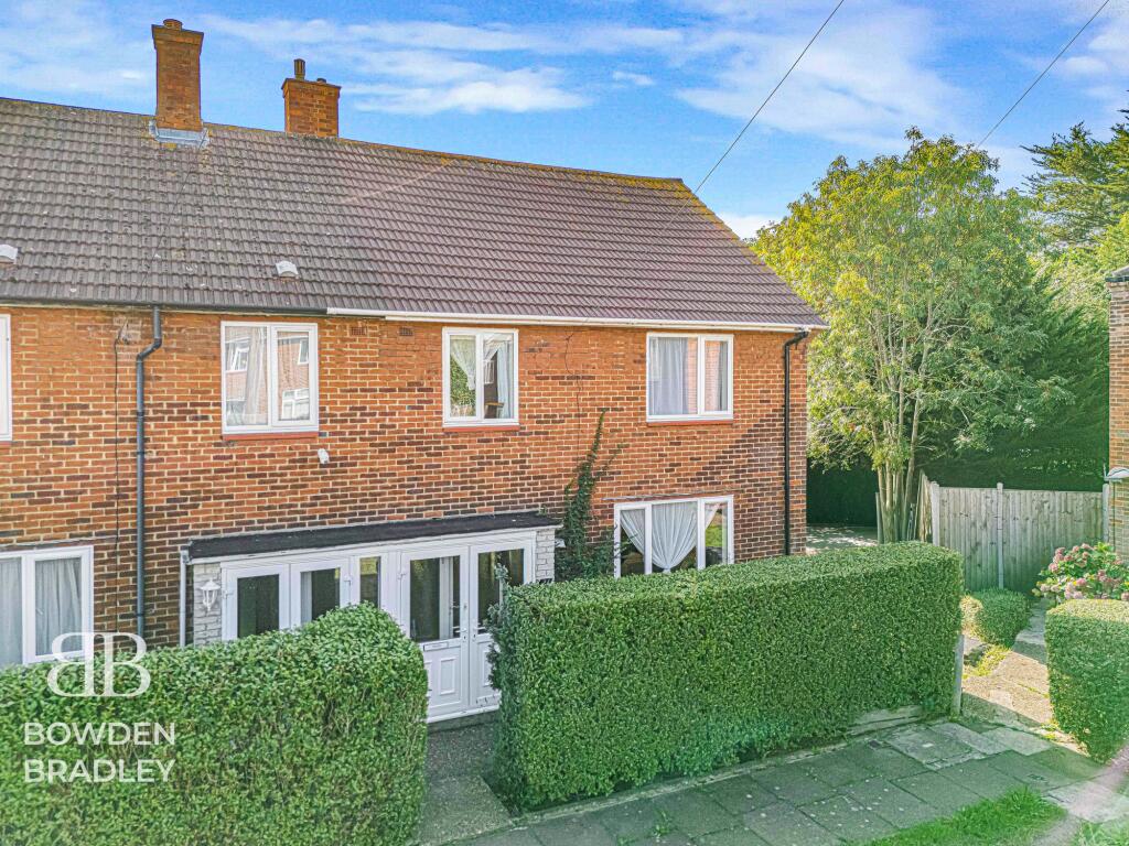 Main image of property: Manford Cross, Chigwell, IG7