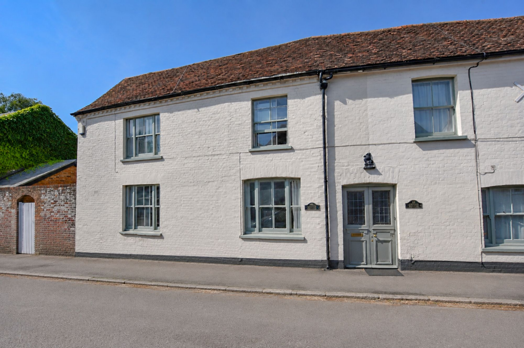 Main image of property: High Street, Redbourn, AL3