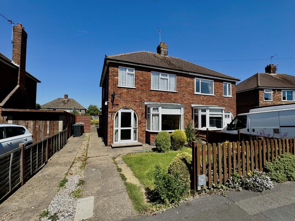 Main image of property: 37 Southlands Avenue Louth LN11 8EW
