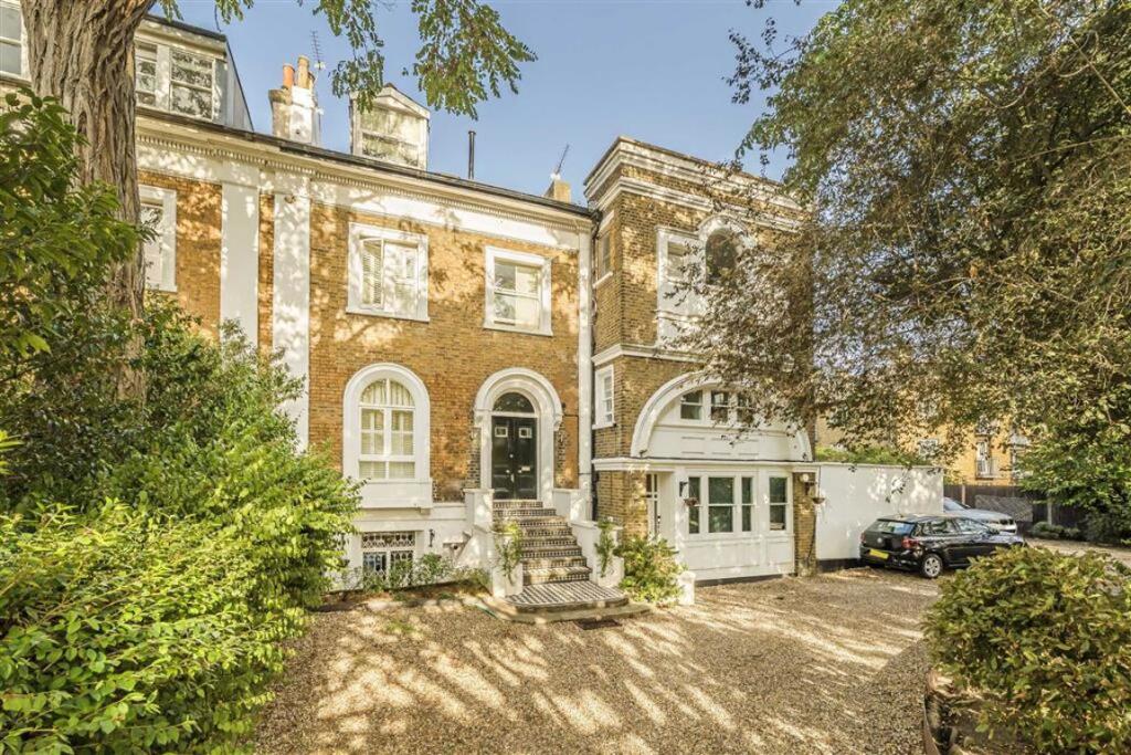 Main image of property: Castelnau, Barnes