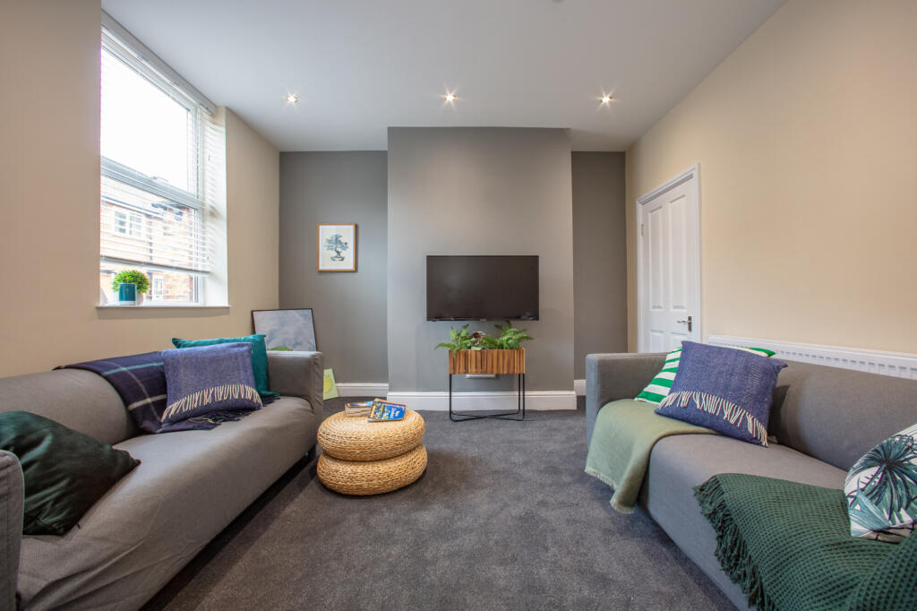 Main image of property: 22 Chestnut Avenue, Hyde Park, Leeds, LS6 1BA