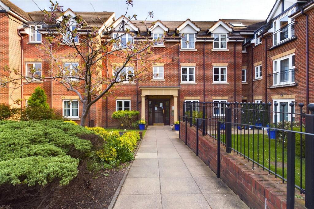 Main image of property: Bath Road, Calcot, Reading, Berkshire, RG31