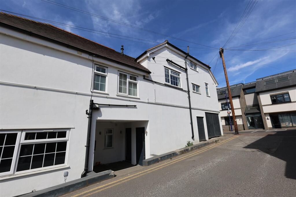 Main image of property: Top Flat, St. John`s Hill, Sevenoaks