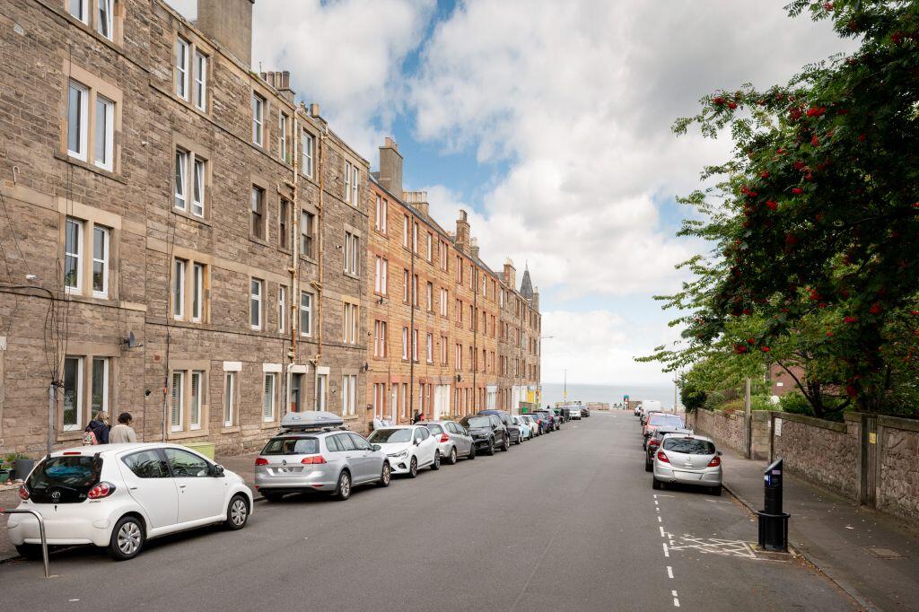 Main image of property: 40/8 Kings Road, Edinburgh, EH15 1DY