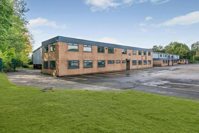 8665310exterior10800.jpg
