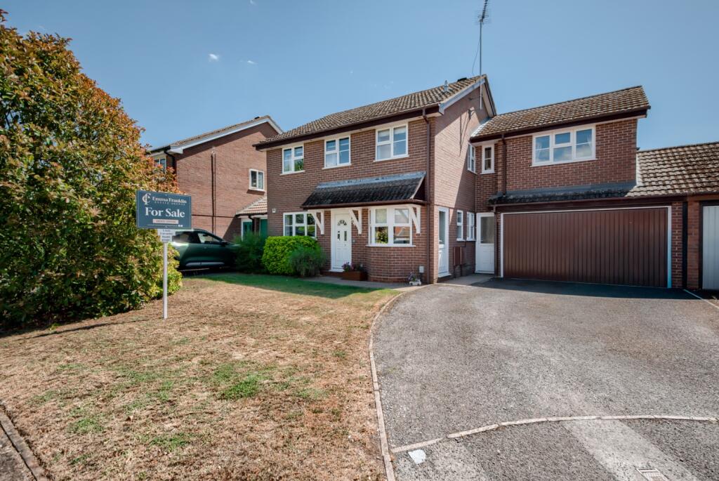 Main image of property: Pembroke Gardens, Wellesbourne, CV35