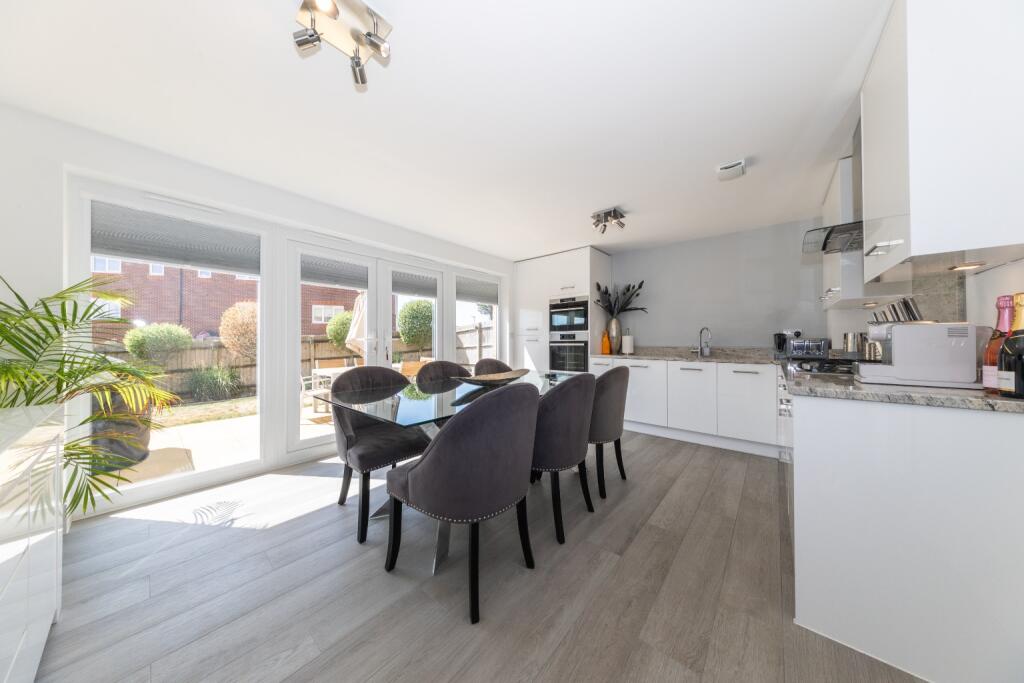 Main image of property: Armstrong Road, Luton, Bedfordshire, LU2 0FX