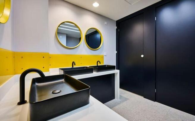 7 Fore 2 Fore Business Park  WC.jpg
