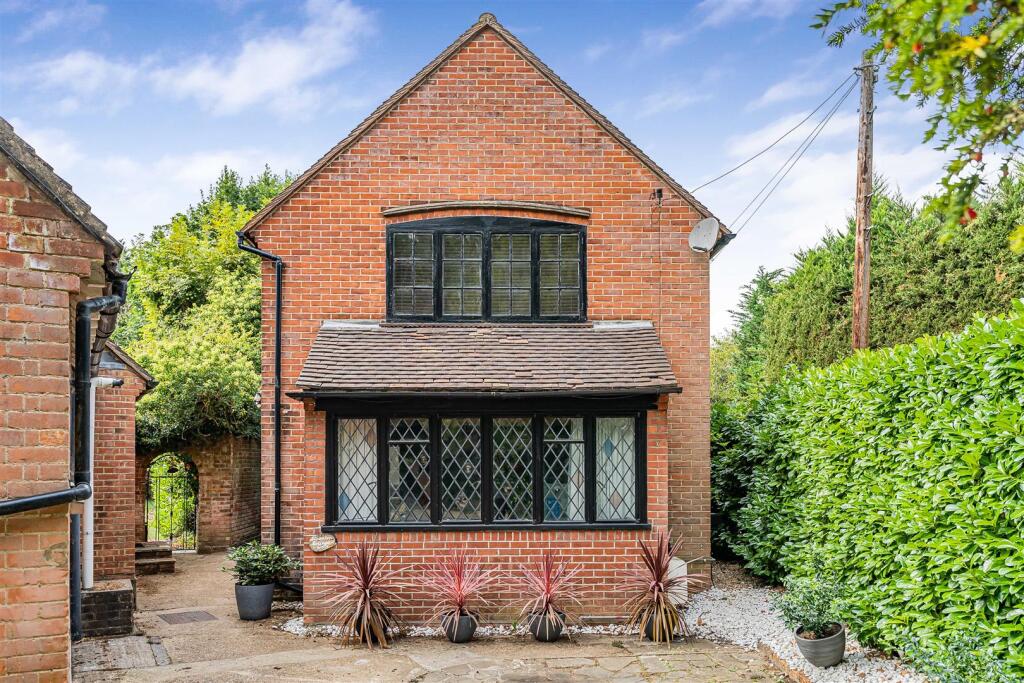 Main image of property: The Avenue, Radlett