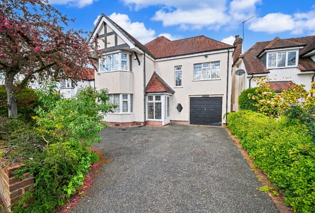 Main image of property: Links Avenue, Tettenhall, Wolverhampton, West Midlands, WV6