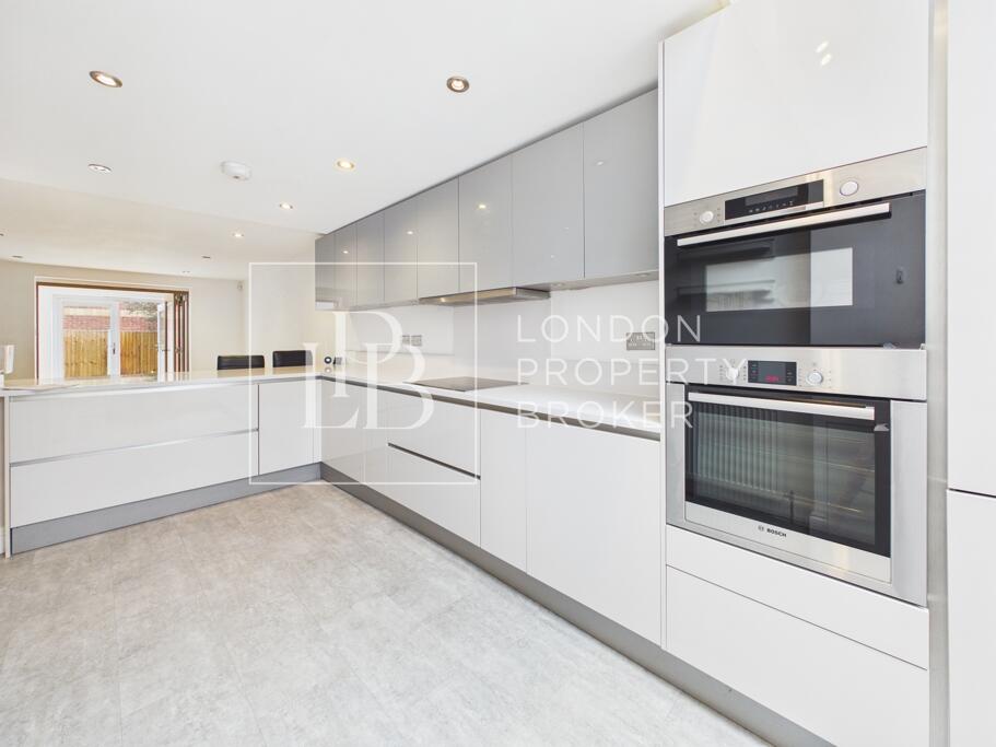 Main image of property: Telegraph Place, London, E14 9XD