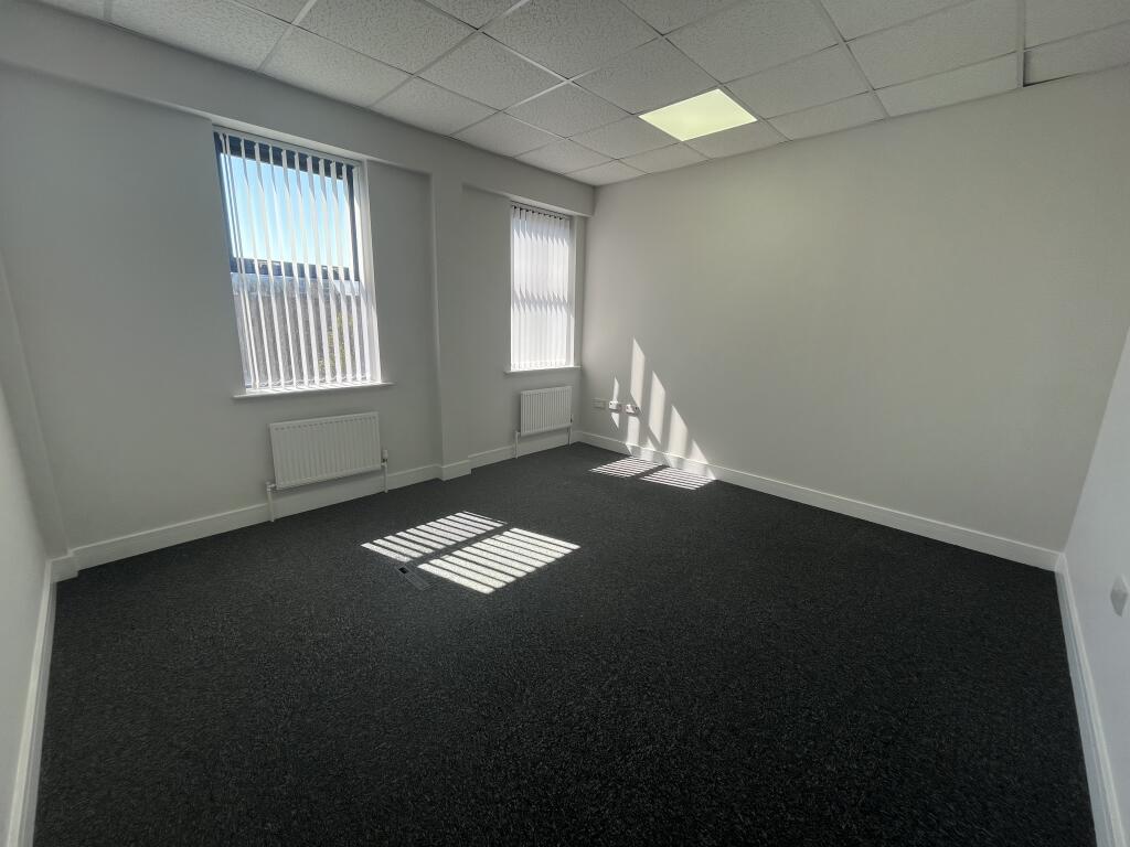 800 sqft office