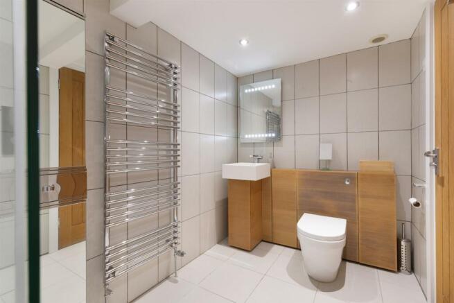 En-suite Master Bedroom (3)